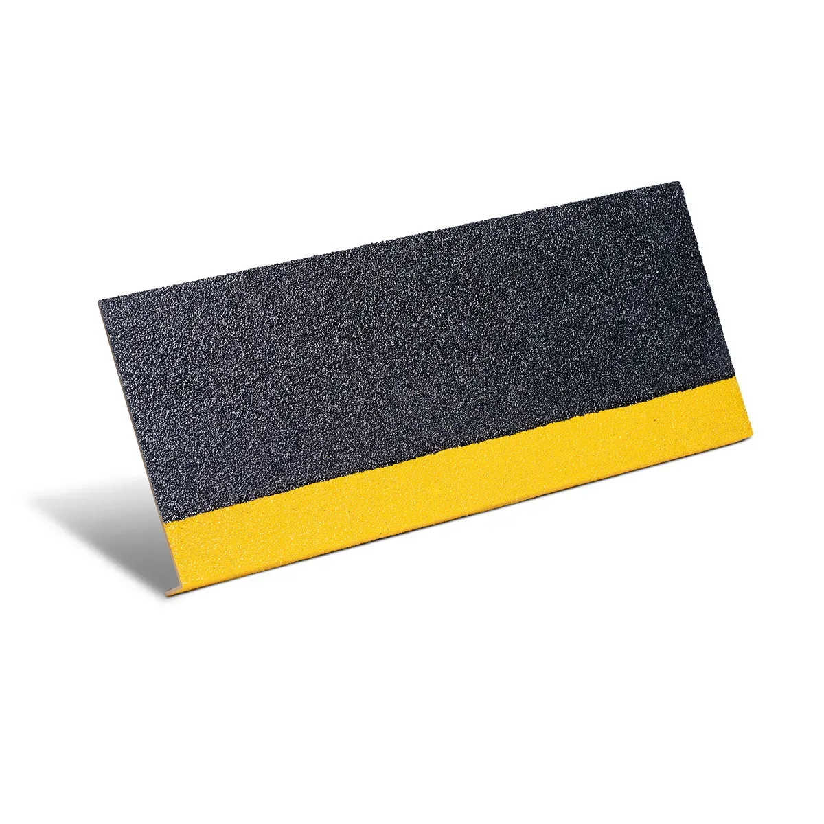 Skridsikker trappetrin i Sort med gul kant fra Real Safety, skridsikker trinoverflade i glasfiber til opgradering på eksisterende trappetrin.